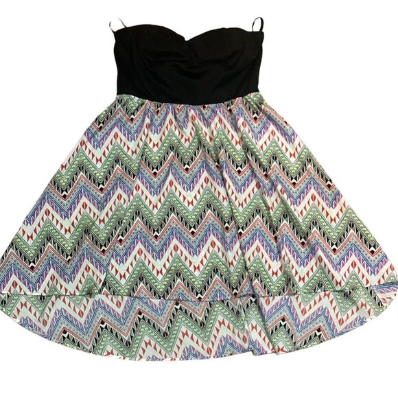 LA SCALA USA Dress Fit & Flare Mini‎ W Pattern Design Asymmetric Size Small EUC - Picture 1 of 4